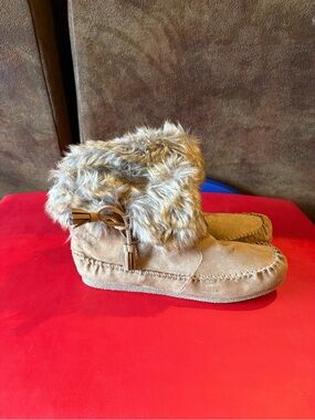 Madden Girl Finnn tan faux suede ankle boots